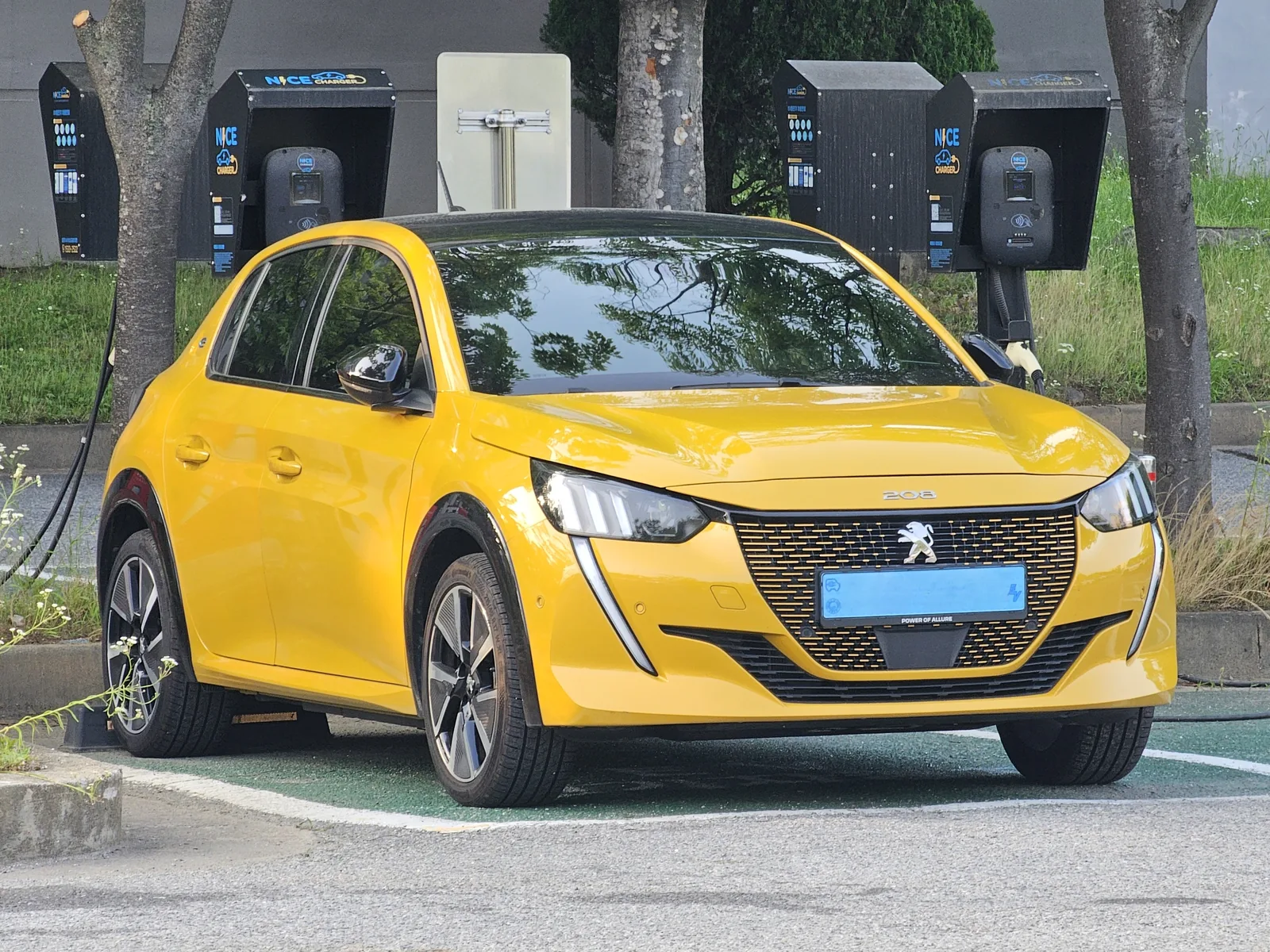Peugeot e-208 GT